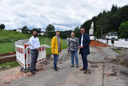 Staatssekretär Sebastian Thul informiert sich über Blühwiesen und