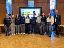 Der neu gewählte Jugendbeirat mit Bürgermeister Bernd Huf Foto: Gemeinde